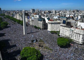 La caravana de la Selección con más de 5 millones de hinchas debió ser cancelada tras el descontrol