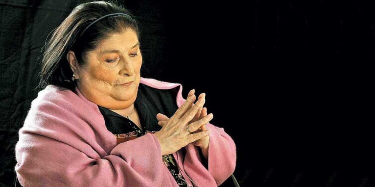 Mercedes Sosa entre las 200 mejores cantantes de la historia según la revista Rolling Stone