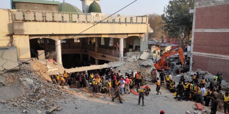 Explosión en un templo de Pakistán deja 47 muertos y 150 heridos