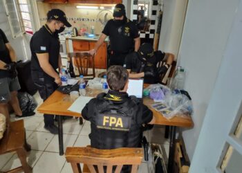 Detuvieron a cinco miembros de una banda que vendía drogas en B° Sol Naciente
