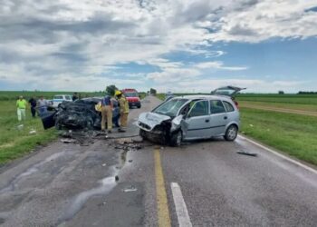 Tragedia en ruta 8: un choque frontal dejó dos muertos y tres heridos en el sur de Córdoba
