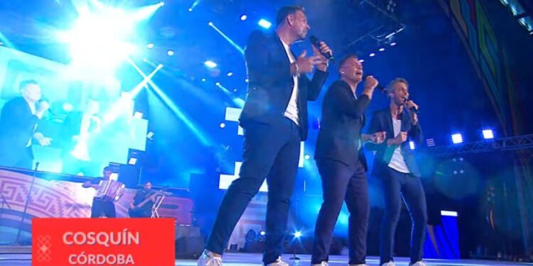 Juan Fuentes y Destino San Javier premiados en el Festival de Cosquín