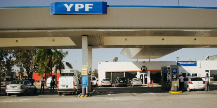 YPF subió el precio de la nafta