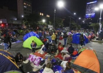 Piqueteros levantaron el acampe que bloqueaba la 9 de Julio