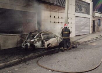Choque, explosión y fuga en barrio San Vicente