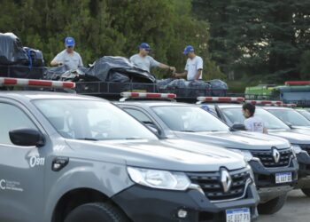 Efectivos y móviles del ETAC, rumbo a Chile para el combate de incendios