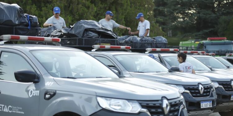 Efectivos y móviles del ETAC, rumbo a Chile para el combate de incendios