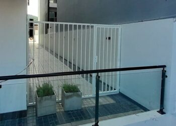 Imputaron a la niñera de la beba que cayó desde el quinto piso de un edificio