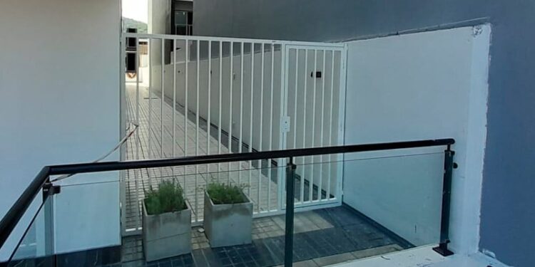 Imputaron a la niñera de la beba que cayó desde el quinto piso de un edificio