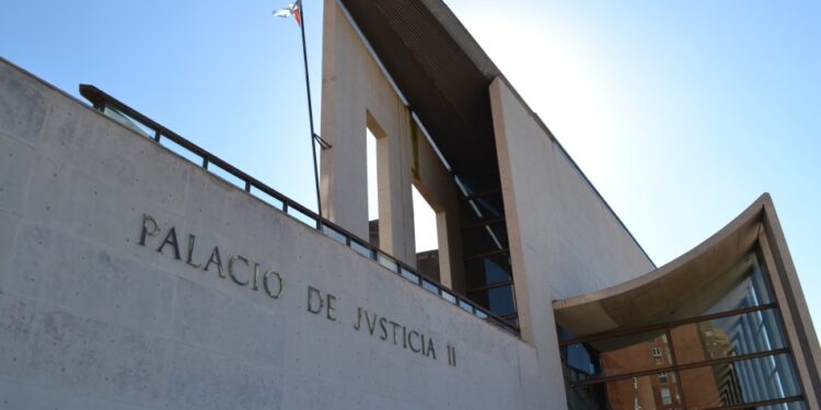 Detienen a dos abogados por pedir dinero a clientes con el pretexto de entregarlo a funcionarios judiciales