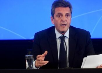 Massa presentó una denuncia penal para que se investiguen los incendios que originaron el corte de luz