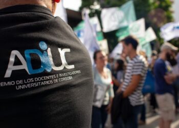 Docentes universitarios realizan un paro por tres días