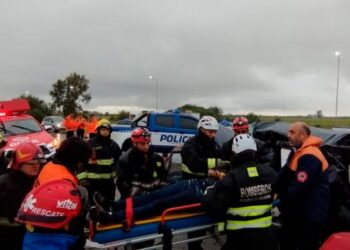Un choque múltiple en la autopista Córdoba-Rosario dejó a tres personas con heridas graves