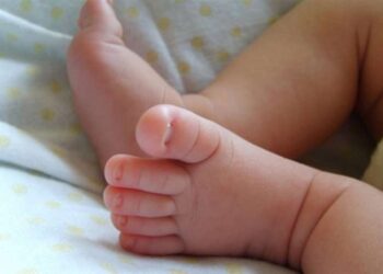 Encontró una beba recién nacida abandonada en Córdoba