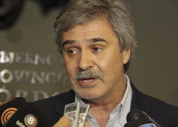 La Provincia ofrece a docentes un aumento de 40% hasta julio