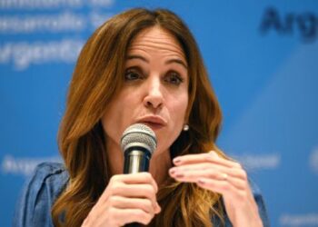 Confirman la baja de 85 mil planes Potenciar Trabajo, mientras acampan piqueteros