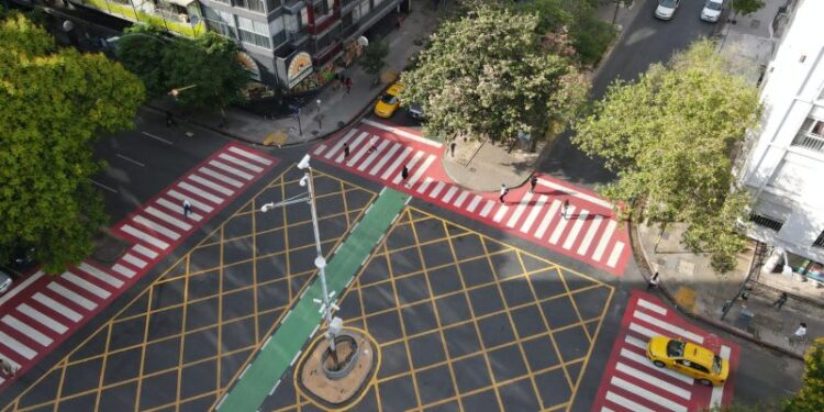 Bv Illia y avenida Chacabuco ya cuentan con la demarcación horizontal