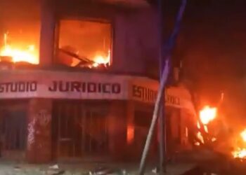 Incendio en Santos Lugares: evacuaron a 40 familias tras una fuga de gas