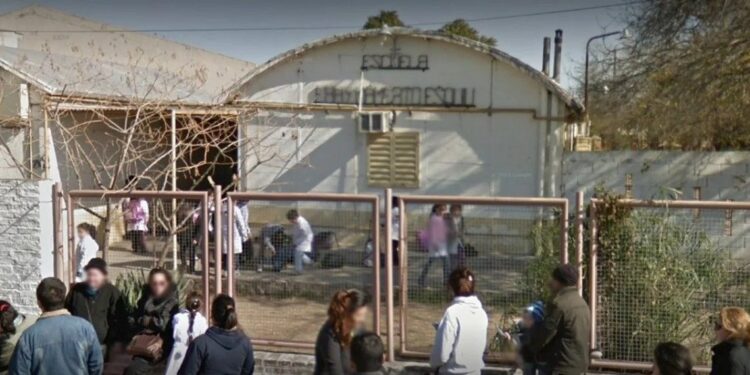 Una maestra golpeó a un alumno de 6 años con autismo y será imputada