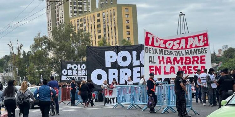 Jornada de marchas y piquetes en Córdoba