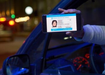 El carné de conducir digital ya es válido para circular por la ciudad