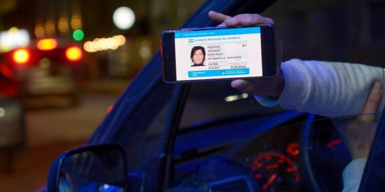 El carné de conducir digital ya es válido para circular por la ciudad