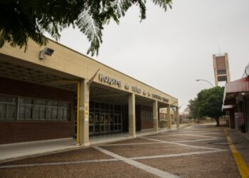 Una mujer atropelló a un niño que iba en bicicleta, se dio a la fuga y luego se entregó