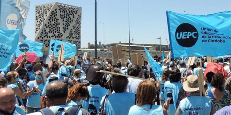 El Gobierno provincial presenta una tercera oferta salarial a la UEPC