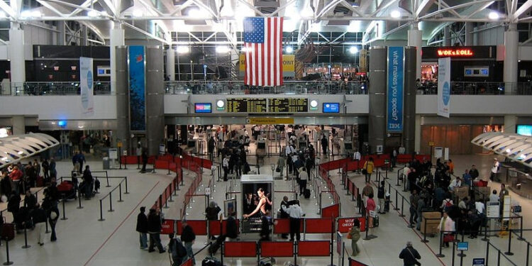 EEUU dejará de exigir la vacunación obligatoria de Covid-19 para viajeros extranjeros