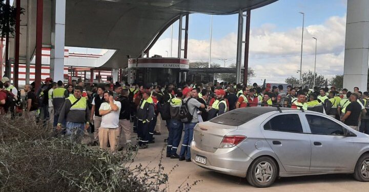 Trabajadores de Coca Cola-Córdoba realizan un paro por tiempo indeterminado