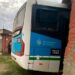 Un colectivo urbano perdió el control y se incrustó en un galpón abandonado