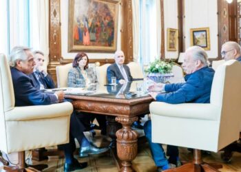 El Gobierno anunció un acuerdo salarial para estatales en tres tramos