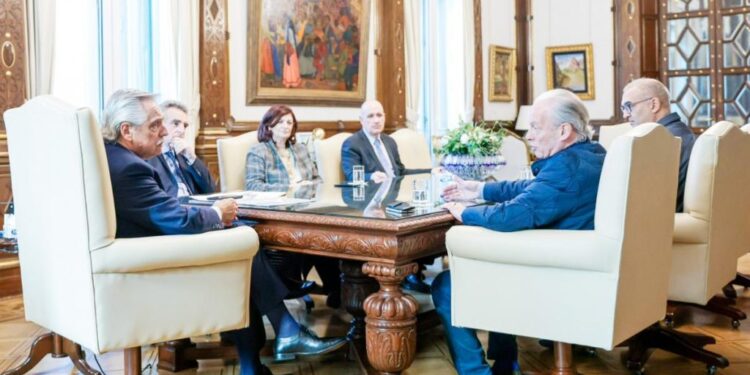 El Gobierno anunció un acuerdo salarial para estatales en tres tramos