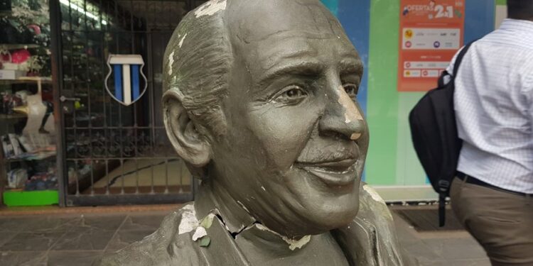 Repararon la escultura de Amadeo Nuccetelli