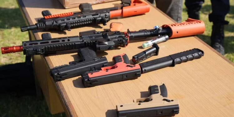 La Policía de Córdoba presentó armas que lanzan gas pimienta