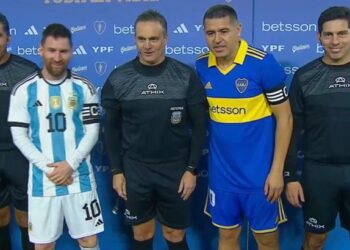En la despedida de Riquelme, Boca Juniors venció 5-3 a la selección argentina de Messi