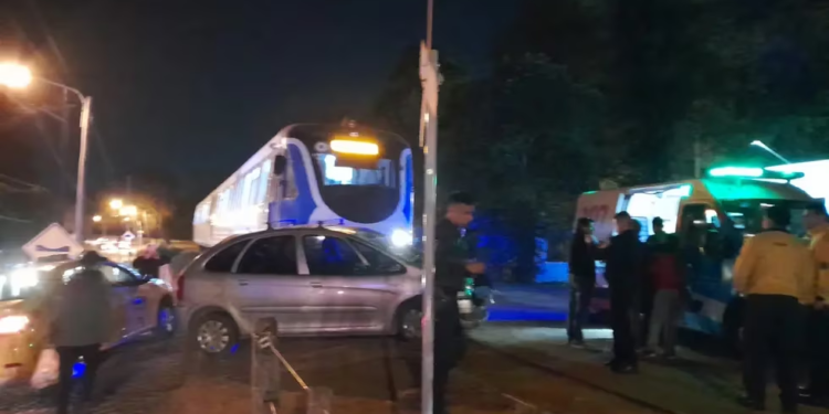 Un automóvil fue embestido por el Tren de las Sierras en Villa Rivera Indarte