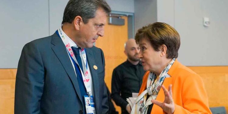 Tras el regreso de China, Massa viajará a Washington para negociar con el FMI