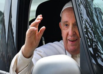 El papa Francisco recibió el alta y el domingo ya recitará el Ángelus