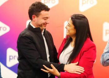 De Loredo oficializó a Soher El Zukaria como compañera de fórmula