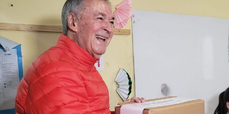 El gobernador Schiaretti votó y dijo que se elige "a la persona que tiene el contacto más directo con los vecinos"