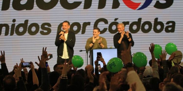 Ambiente festivo en el bunker de Hacemos Unidos por Córdoba