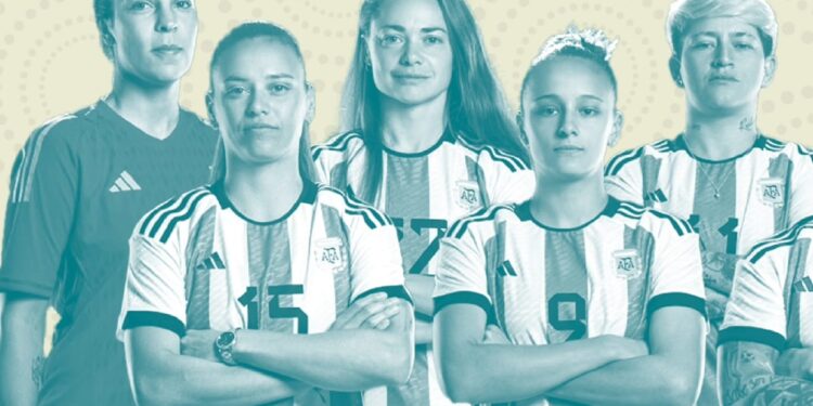Alentemos a la Selección Femenina de Fútbol en Plaza España