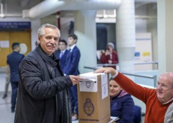 Fernández: "Siempre que se vota, la Argentina se vuelve un país mejor"