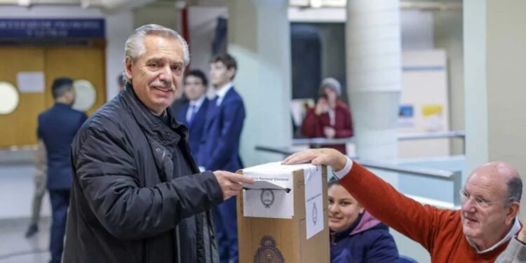 Fernández: "Siempre que se vota, la Argentina se vuelve un país mejor"