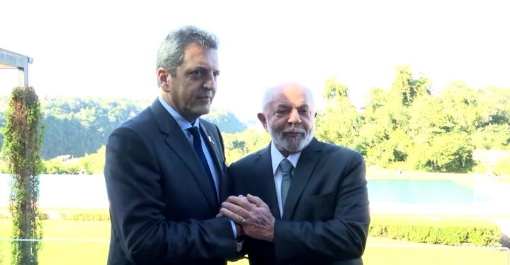 Massa viajó a Brasil para reunirse con Lula