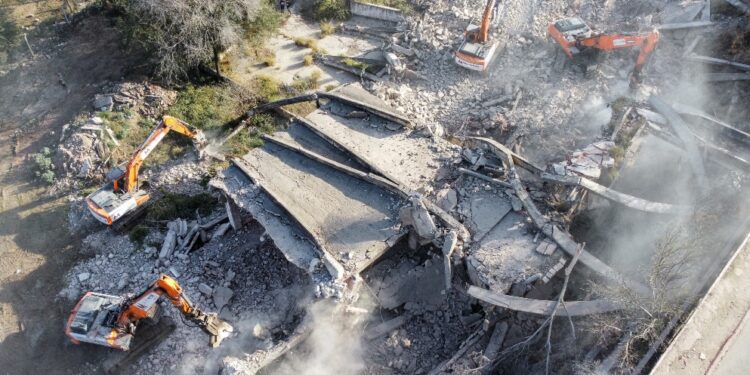 La Provincia demolió el edificio conocido como "la araña" para construir una escuela ProA