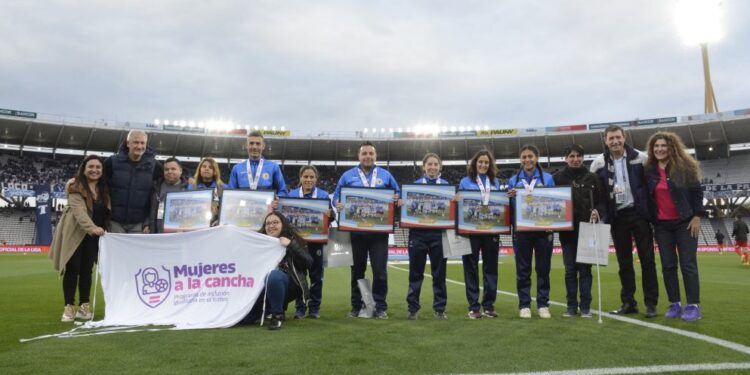 La Provincia homenajeó a las cordobesas campeonas del mundo