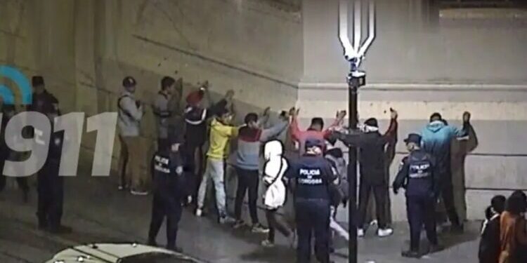 Detuvieron a 14 jóvenes por disturbios en Nueva Córdoba