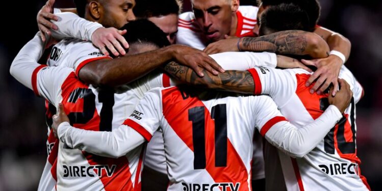 River goleó 5-1 a Barracas en el Monumental